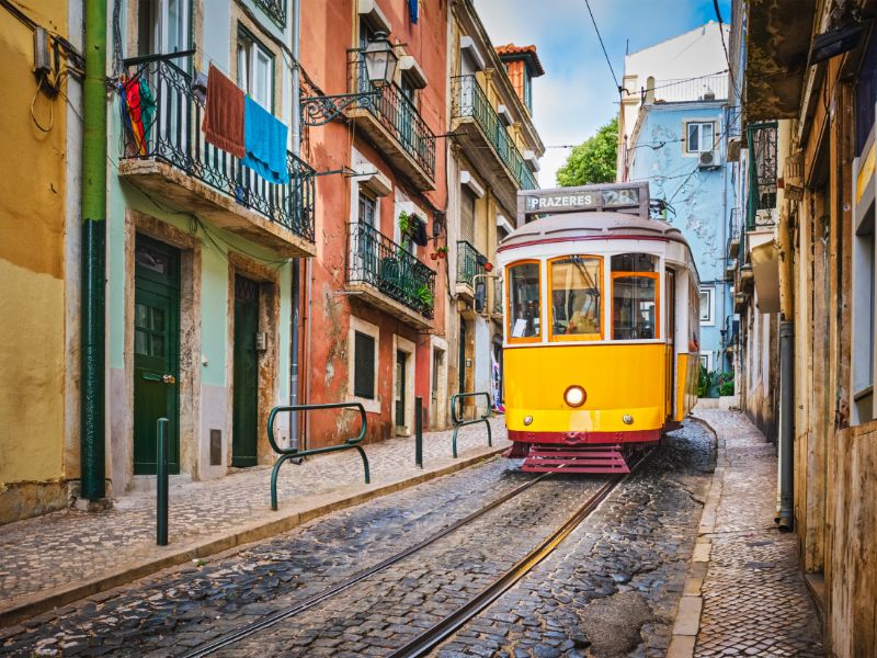 Tram 28 in Lissabon