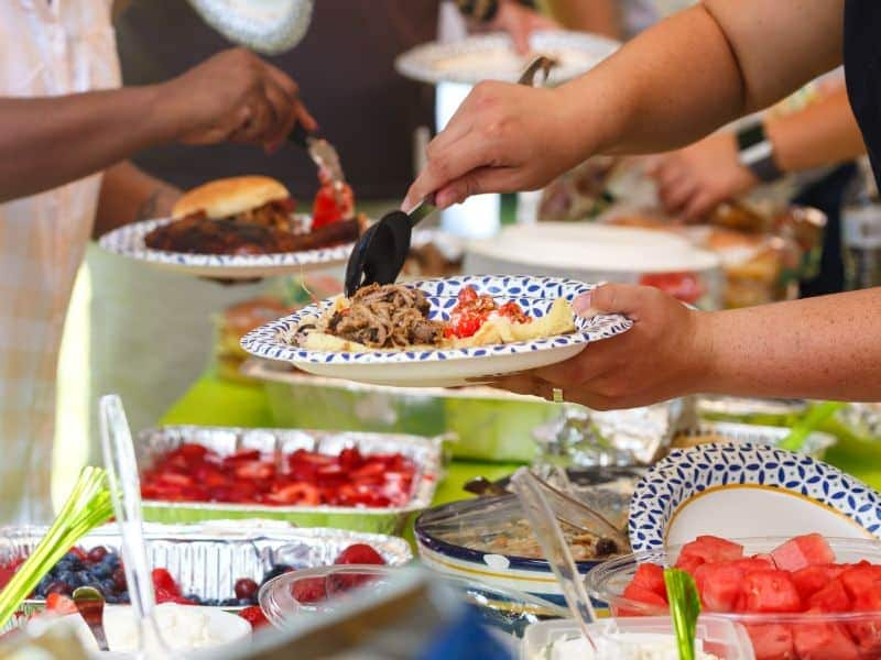 potluck dinner op de camping