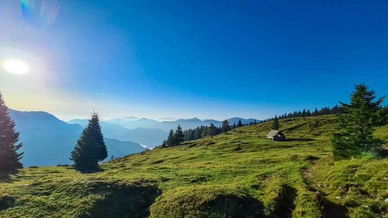 Holzhütte auf einer Alm am Plöckenpass