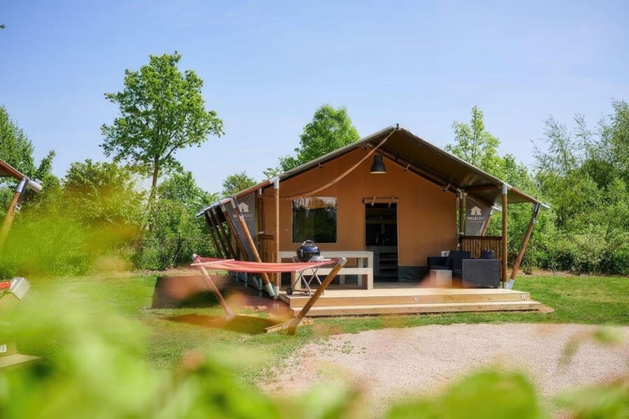 ein Luxuszelt auf Camping Sunêlia La Presqu’île